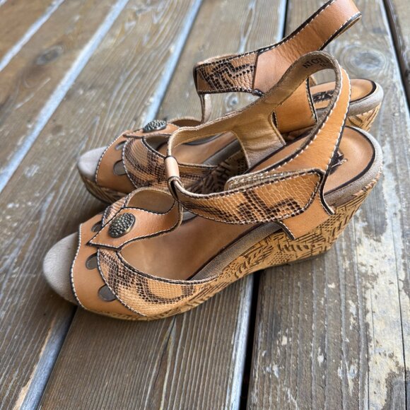 Like New L'Artiste Nicolasa Comfort High Wedge Sandal in Women's 40/US 9 - Picture 5 of 13